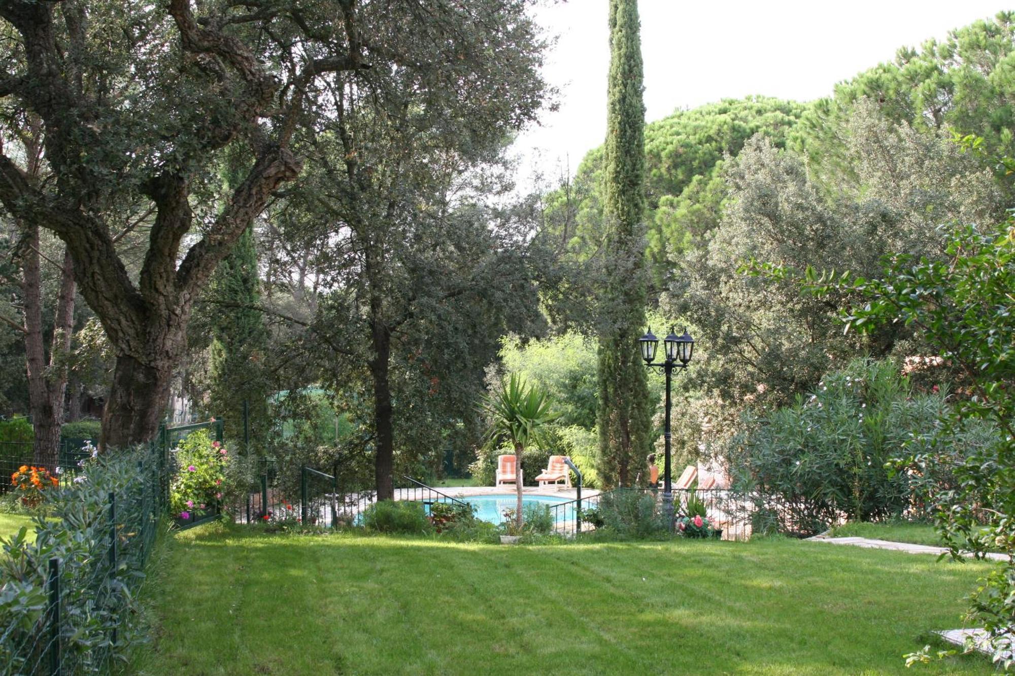 Location Villa Et Studios Roquebrune-Sur-Argens Eksteriør bilde